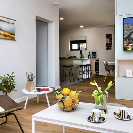 Luxury Dream, Indoor Heated Pool, 7 Persons, Sea Views, Villa Omis