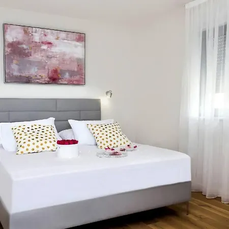 Luxury Dream, Indoor Heated Pool, 7 Persons, Sea Views, Villa *