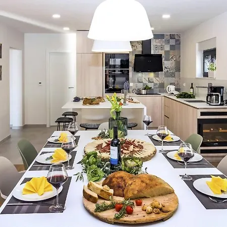 Luxury Dream, Indoor Heated Pool, 7 Persons, Sea Views, *