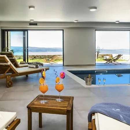 Luxury Dream, Indoor Heated Pool, 7 Persons, Sea Views, Villa Omis