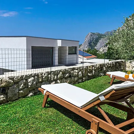 Villa Luxury Dream, Indoor Heated Pool, 7 Persons, Sea Views,